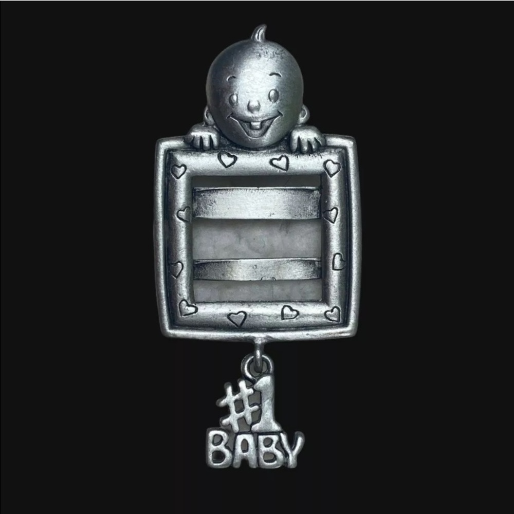 VINTAGE JJ #1 BABY PICTURE FRAME BROOCH PIN SILVERTONE PERFECT CONDITION JONETTE